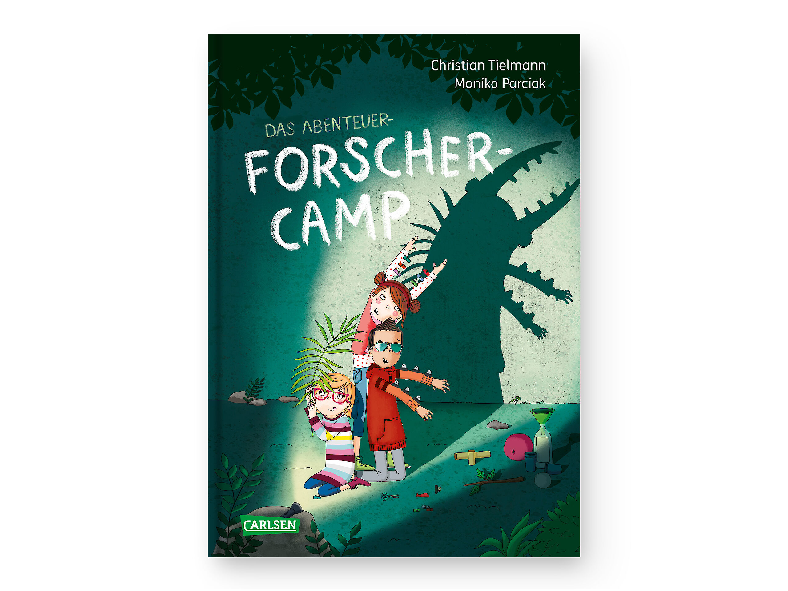 Das Titelbild zeigt Kinder, die mit Licht und Schatten experimentieren. Ein Kind wirft mit ausgestreckten Armen einen großen Schatten. Der Titel lautet „Das Abenteuer Forscher-Camp“.